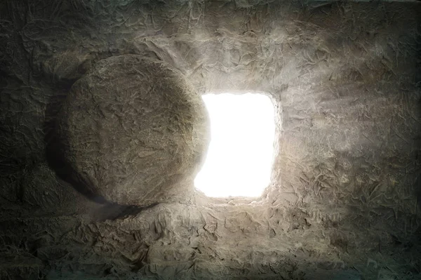 Das Grab des Jesus mit Licht, das von innen kommt Stockbild