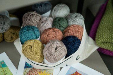 İplik ve örgü iğneleri