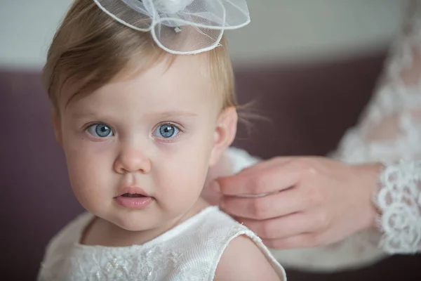 Süßes kleines Mädchen. Taufe, Hochzeit & Mode — Stockfoto