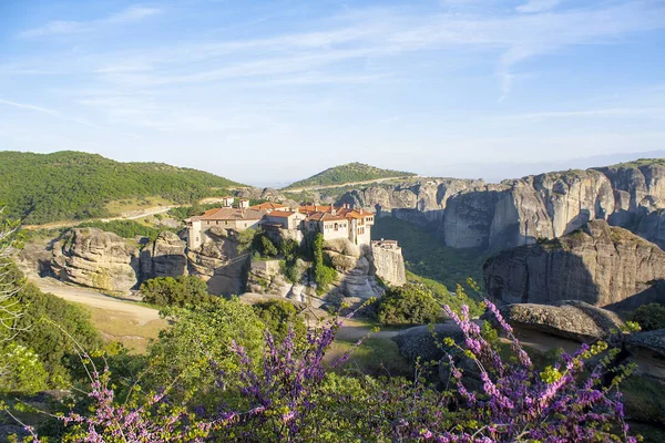 Yaz günü güzel manzara. Manastır Meteora, Yunanistan. — Stok fotoğraf