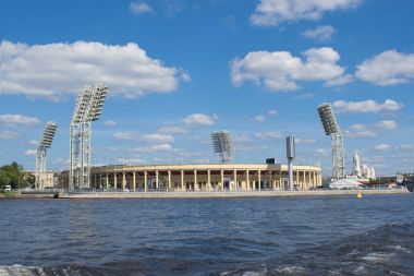 Saint-Petersburg, Rusya Federasyonu eski Petrovsky futbol stadyumu. Denizden görüntülemek
