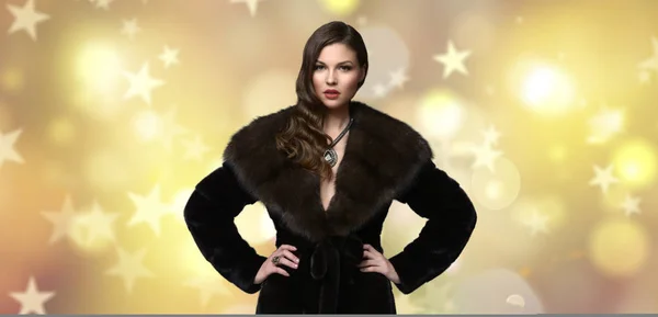 Beauty Fashion Model Girl in Black luxury Mink Fur Coat. Full le — Stock Photo, Image