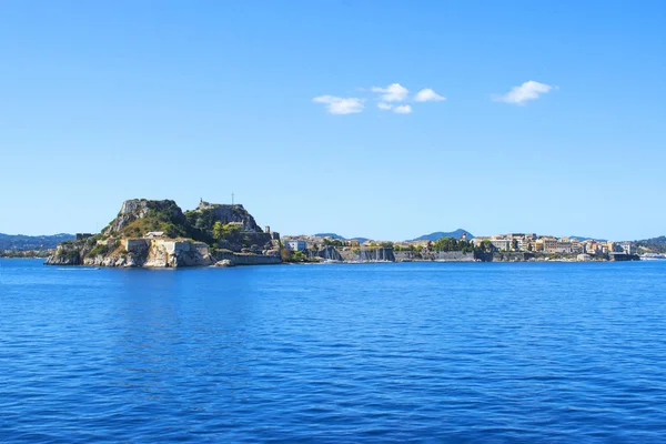 Panorama ostrova Korfu. Kerkyra město pohled z vody — Stock fotografie