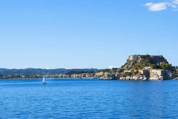 Panorama isla de Corfú. Kerkyra vista desde el agua —  Fotos de Stock