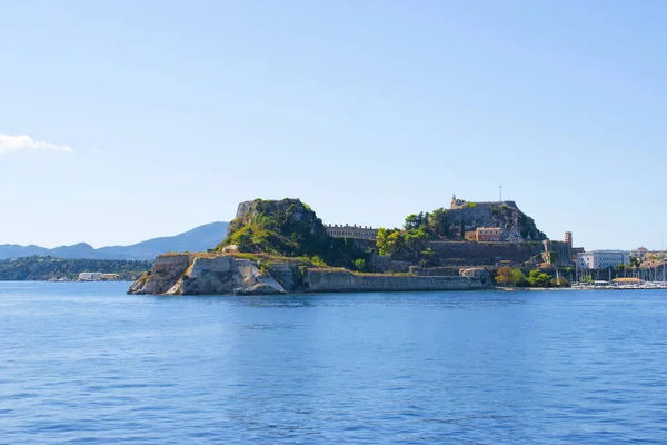 Panorama ostrova Korfu. Kerkyra město pohled z vody — Stock fotografie