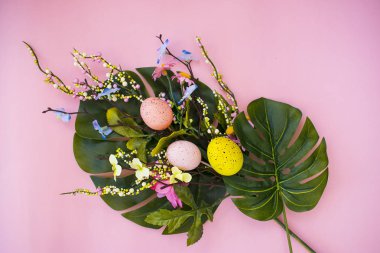 Mutlu Paskalya tebrik kartı. Paskalya Derma onn th erose arka plan yumurta.