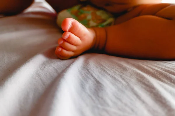Close-up of a baby's little feet. — Stock Photo, Image