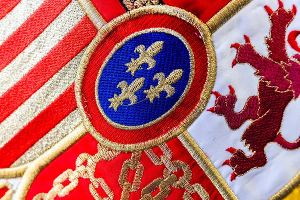 Detalle del escudo histórico de la bandera nacional de España . — Foto de Stock