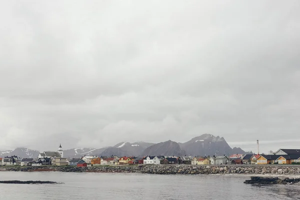 Kabelvag, Νορβηγία - 30 Μαΐου 2019: Λιμάνι σε ψαροχώρι — Φωτογραφία Αρχείου