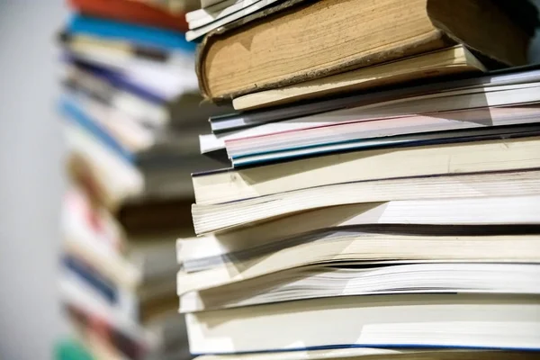 Pila de libros de estudio, concepto de intelectuales . — Foto de Stock