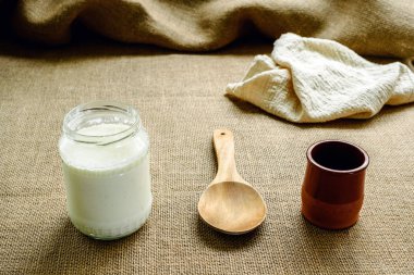 Ev yapımı sütlü kefir hazırlama, tahılları tahıllardan ayırmak