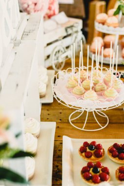 Aperatifler ve hayat bir parti sırasında tatlandırmak için tatlı hamur işleri.