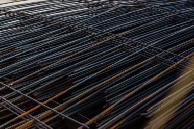Binalarda temel inşaatı için demir çerçeve.