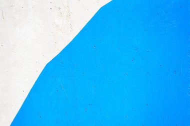 Beyaz ve mavi renklerle boyanmış bir duvarda soyut arkaplan