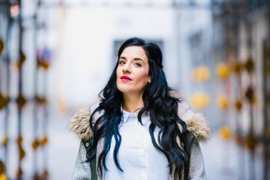 Ceket modeli poz ile Olgun kadın.