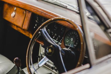 Valencia, İspanya - 14 Ekim 2018: Lüks bir vintage'ın içi