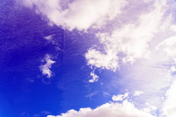 Beautiful blue sky on a summer day with white clouds and sun ray — Stock Photo, Image