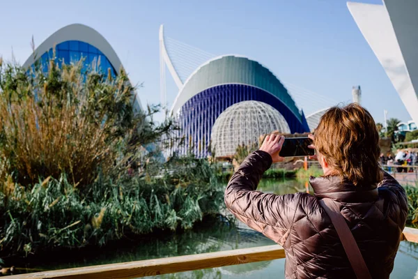 Valencia, España - 28 de diciembre de 2019: Fotografías turísticas con hi — Foto de Stock