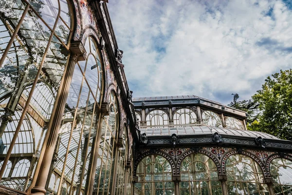 Exterior of the Crystal Palace in Madrid, a must for tourists, i — Stock Photo, Image