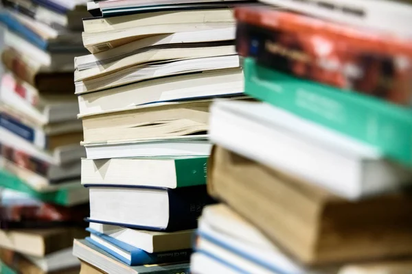 Pila de libros de estudio, concepto de intelectuales . — Foto de Stock