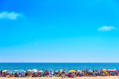 Valencia, İspanya - 23 Haziran 2019: Tatil yıkananları kim işgal