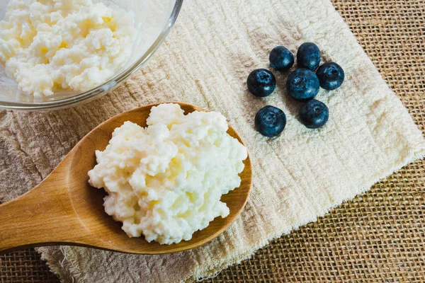 Kefir fatto in casa per salvare ed evitare di acquistare e contaminare con p — Foto Stock