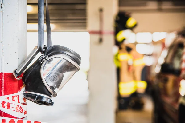 Professional Mask Breathing Smoke Contaminated Environments Firefighters — Stock Photo, Image