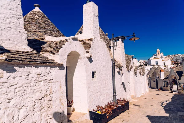 Kamienne Płytki Pokrywają Dachy Trulli Alberobello Włoskie Miasto Odwiedzenia Wycieczkę — Zdjęcie stockowe