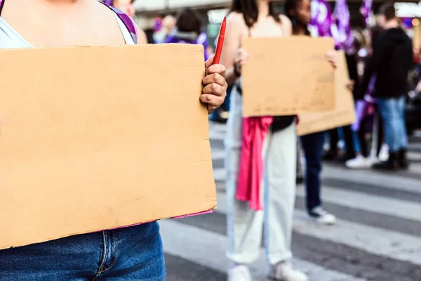 Blanco Banners Van Mensen Tijdens Demonstraties Aan Vullen Met Tekst — Stockfoto