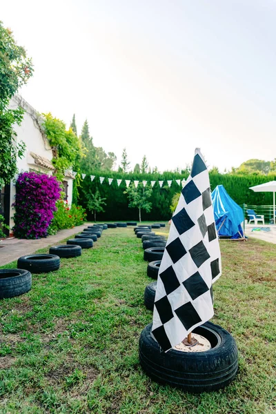 Racecircuit Met Banden Een Patiotrasero Voor Kinderen Races Spelen Met — Stockfoto