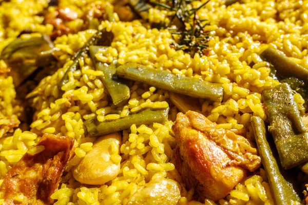 Sárga Rizs Hússal Zöldséggel Valenciai Paella Tipikus Spanyol Gasztronómia Turisták — Stock Fotó