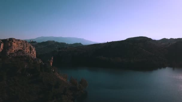 Panoramic Aerial View Sunrise Lake Cliffs — Stock Video