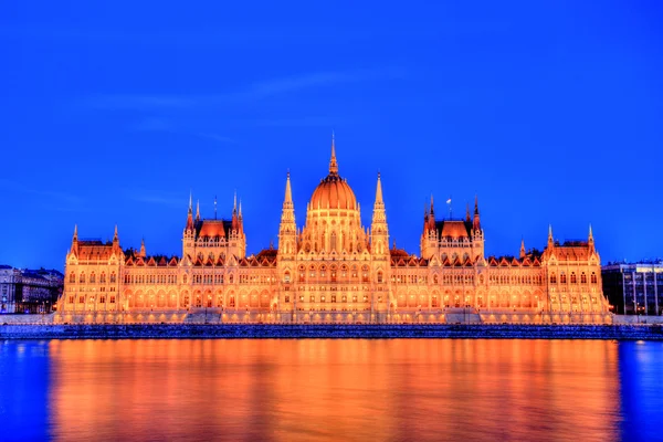 Budapest Parlament alkonyatkor, Magyarország — Stock Fotó