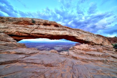 Mesa Arch alacakaranlıkta, Canyonlands Milli Parkı, Utah