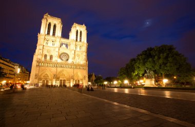Notre dame de paris alacakaranlıkta, Fransa