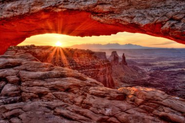 Mesa Arch adlı gündoğumu, Canyonlands Milli Parkı, Utah