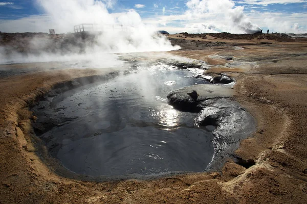 Wrzącego błota w Namafjall geotermalne obszar, Hverir, Islandia — Zdjęcie stockowe