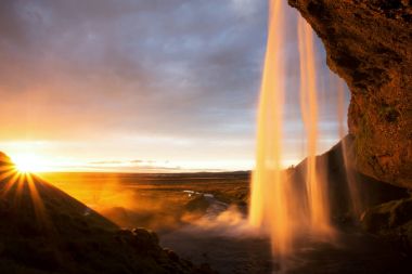 gün batımında, İzlanda seljalandfoss şelale