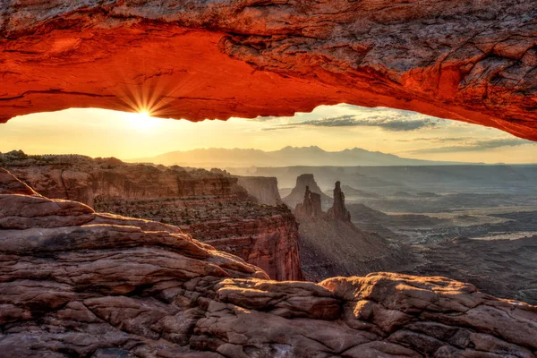 Mesa Arch adlı gündoğumu, Canyonlands Milli Parkı, Utah