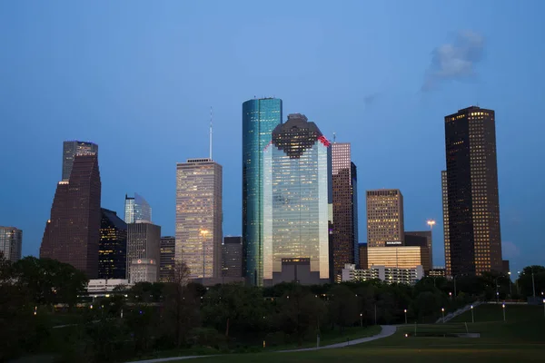 Panoramę centrum Houston, podświetlany niebieski godzinę — Zdjęcie stockowe