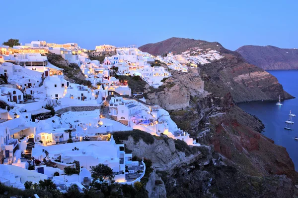 Oia Village au crépuscule sur l'île de Santorin Grèce — Photo
