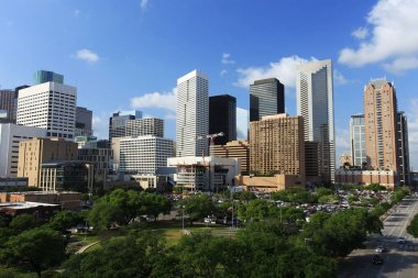 Parlak güneş ile Houston şehir manzarası