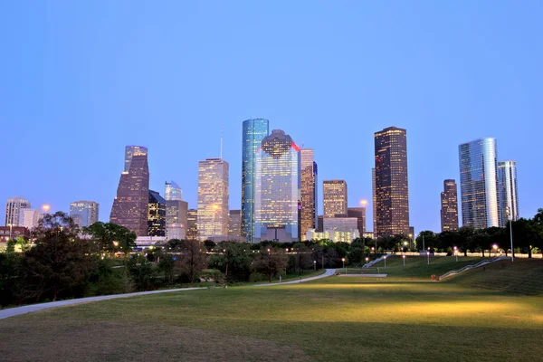 Panoramę centrum Houston, podświetlany niebieski godzinę — Zdjęcie stockowe