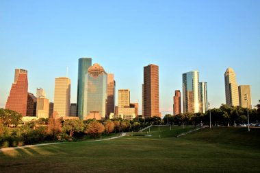 Gün batımında ışıklı Houston şehir manzarası