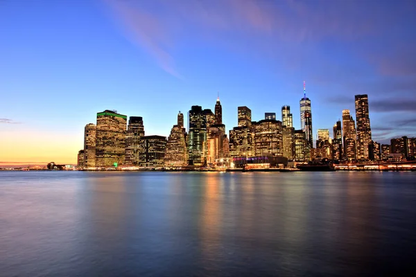 New York şehrinin Lower Manhattan alacakaranlıkta — Stok fotoğraf