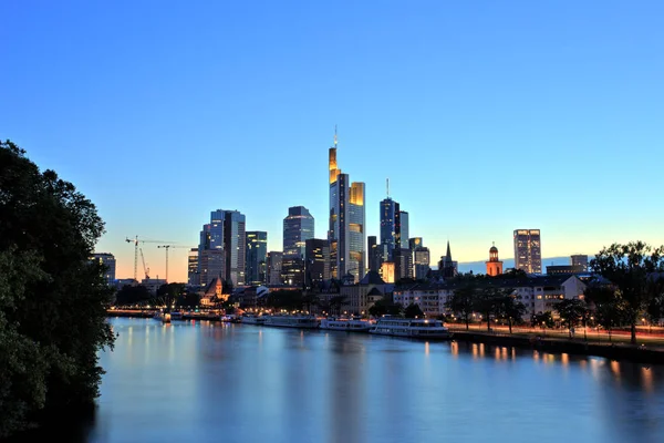 Frankfurt am Main belvárosi utca-és városrészlet — Stock Fotó