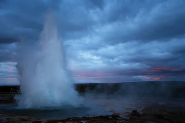 Strokkur geysir 火山爆发冰岛 — 图库照片
