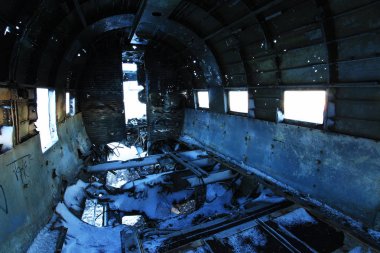 Düşen uçakta siyah kum plaj, İzlanda