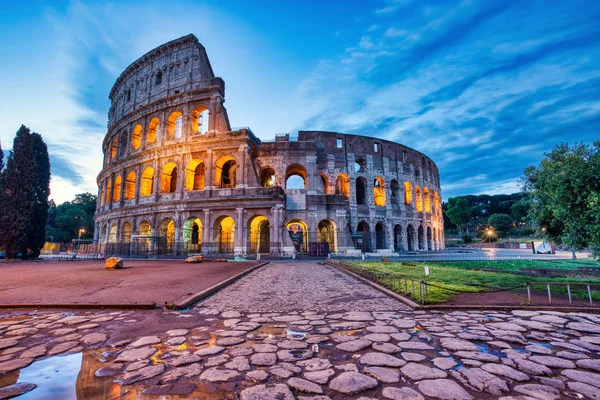 Illuminated Colosseum at Dusk, Rome — Stock Photo, Image