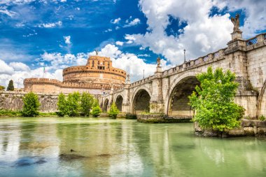 Güneşli bir günde Saint Angelo Kalesi, Roma 'da Castel Sant Angelo